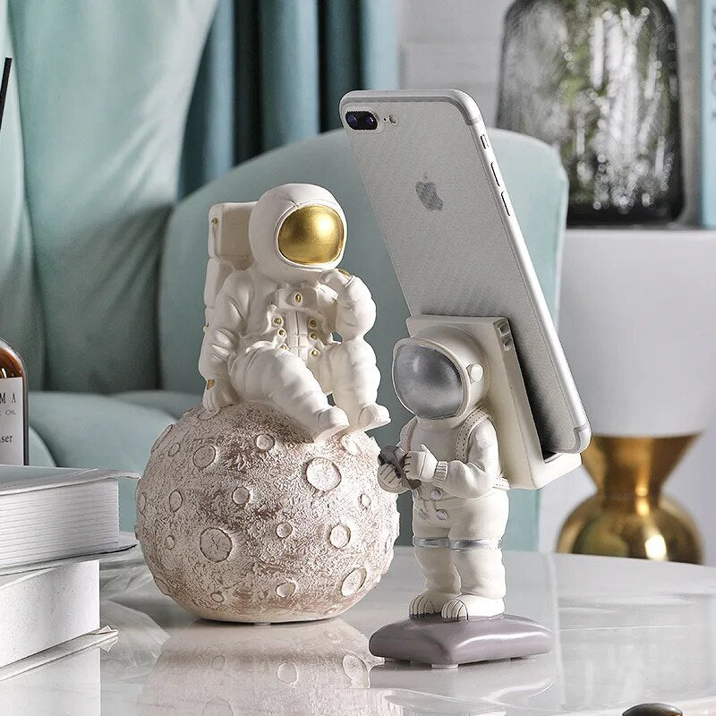 White Astronaut Figure Phone Holders Cosmonaut Statue Space Man Sculpture Home Decoration Figurines Living Room Spacer Miniature