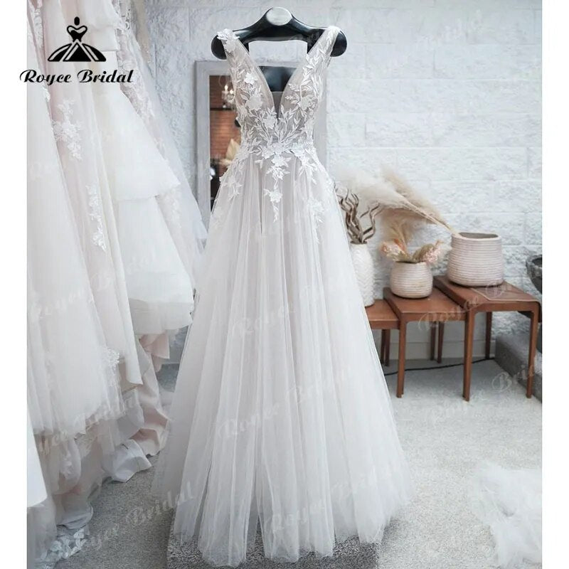 2023 Beach A Line FLowy Wedding Dress with V Neck Lace Appliques Backless Bridal Gown Beach Bridal Gown trouwjurk Robe de mariee