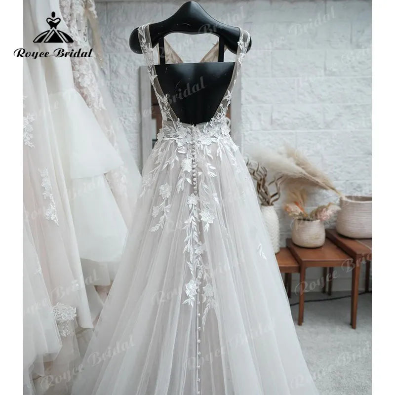 2023 Beach A Line FLowy Wedding Dress with V Neck Lace Appliques Backless Bridal Gown Beach Bridal Gown trouwjurk Robe de mariee