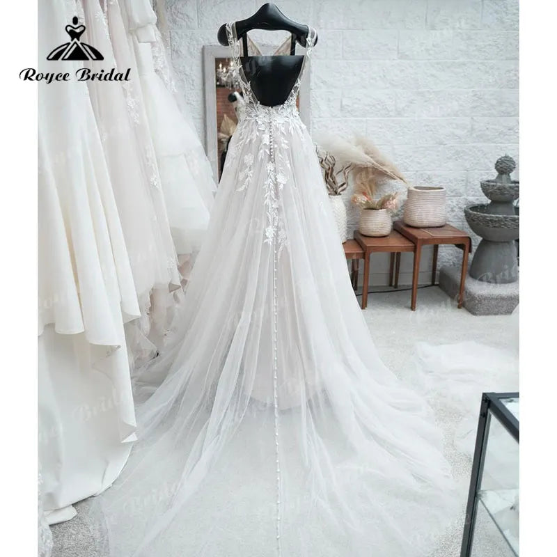 2023 Beach A Line FLowy Wedding Dress with V Neck Lace Appliques Backless Bridal Gown Beach Bridal Gown trouwjurk Robe de mariee