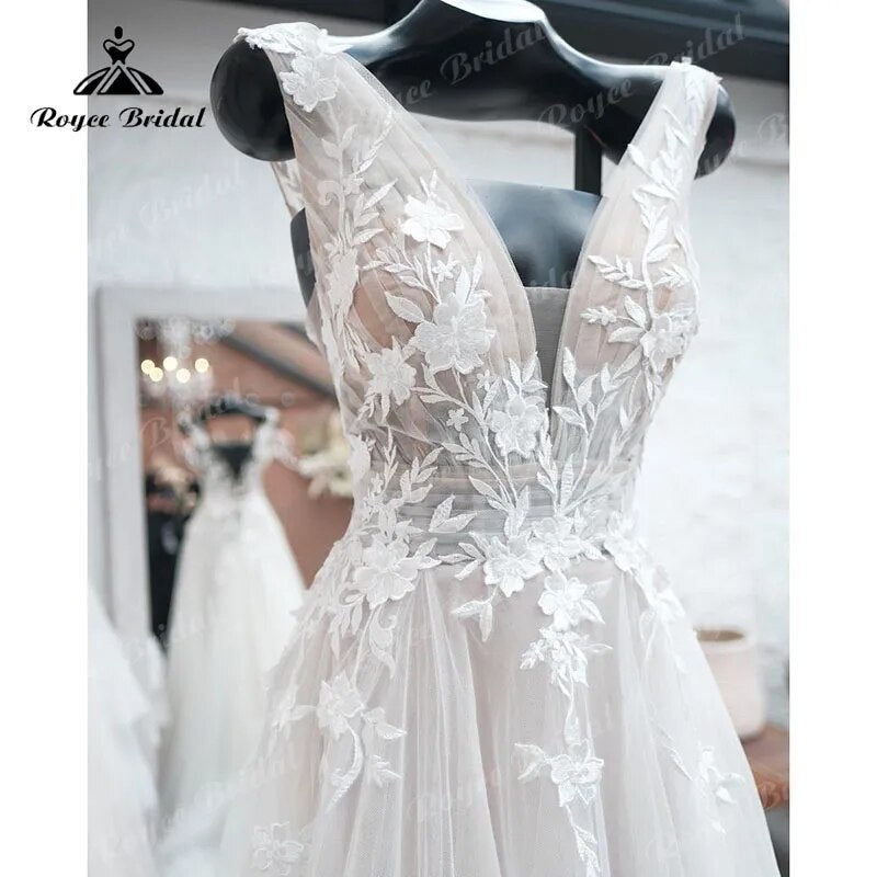 2023 Beach A Line FLowy Wedding Dress with V Neck Lace Appliques Backless Bridal Gown Beach Bridal Gown trouwjurk Robe de mariee